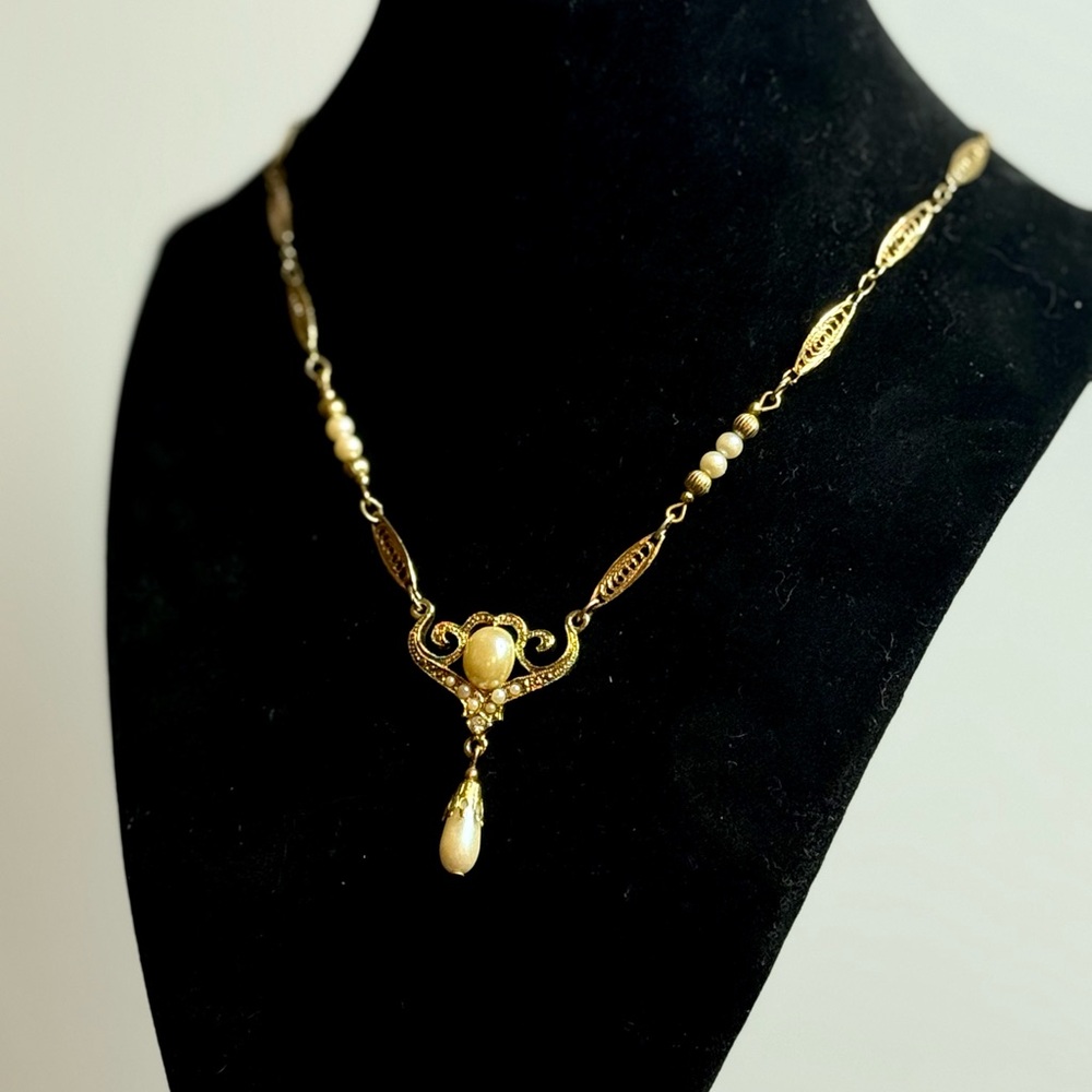 Elegant Gold Pearl Necklace